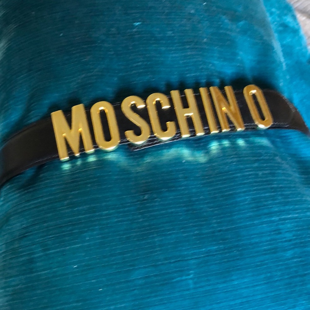 Belt.  I Had 23 inch waist.   Still fits!